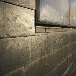 Skifer Facade / Stenvæg